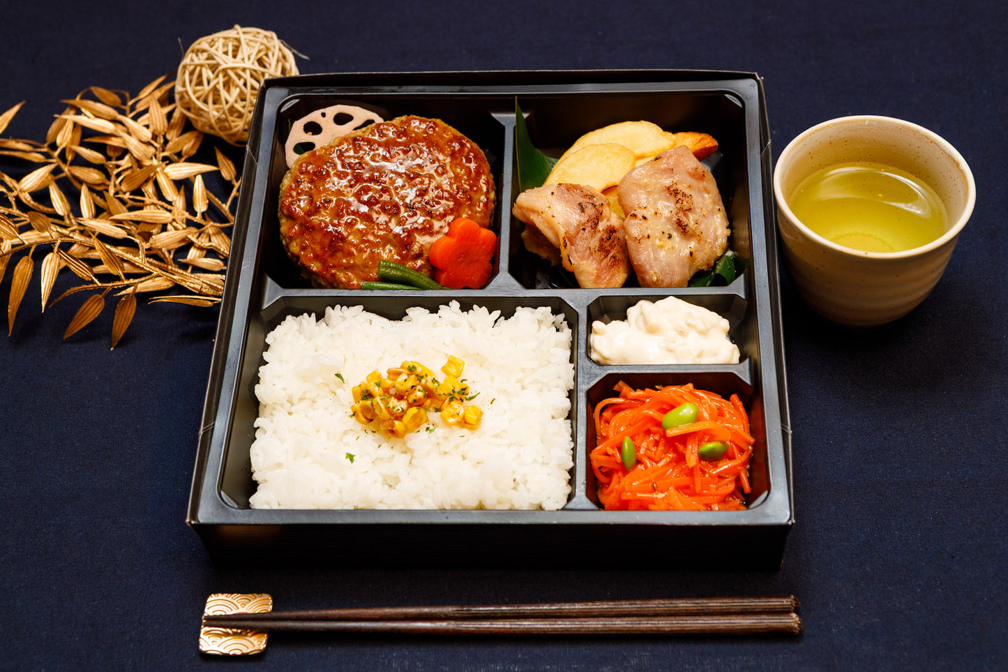 黒トリュフ醤油ハンバーグと炙りMISOチキン